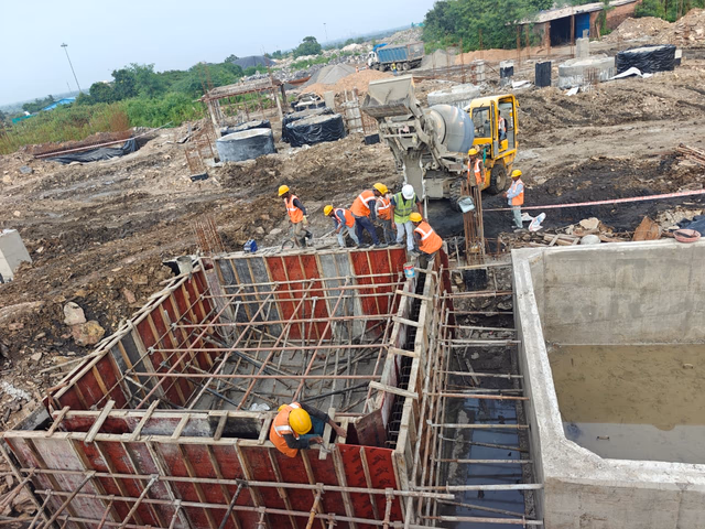 Steel Truss Assembly & Crane Lifts