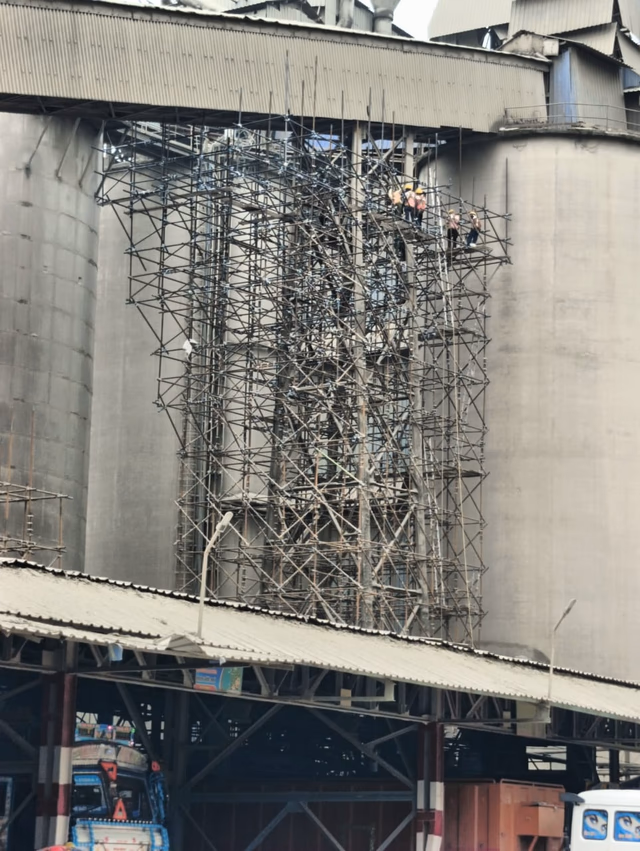 Hydraulic Breaker Crushing Reinforced Column
